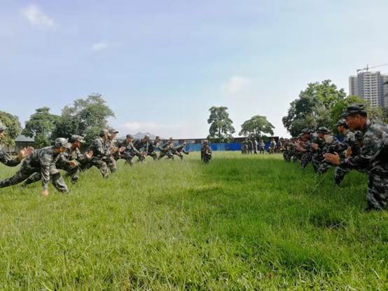 clip_image008.jpg 單兵戰(zhàn)術(shù)基礎(chǔ)動(dòng)作.jpg