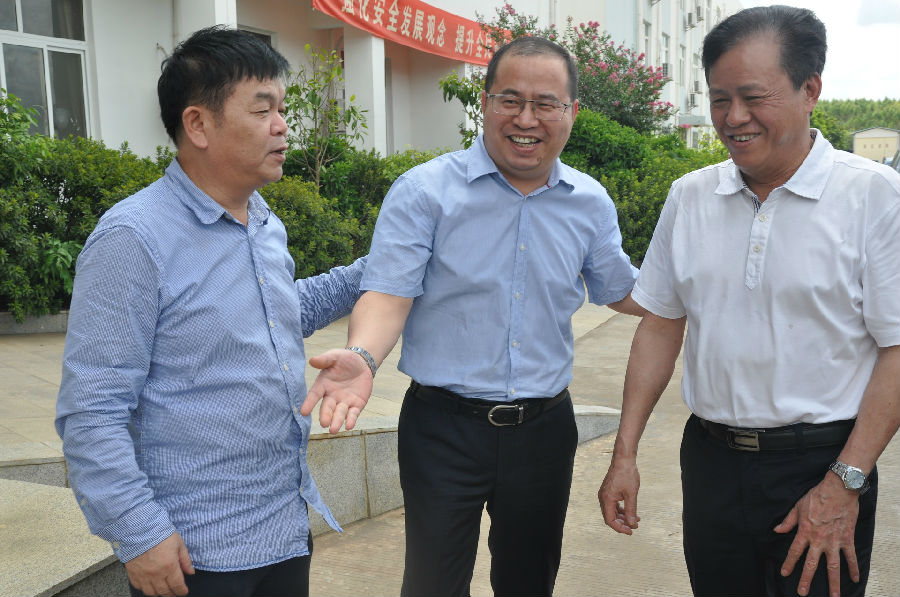  自治區編辦、績效辦領導園區調研