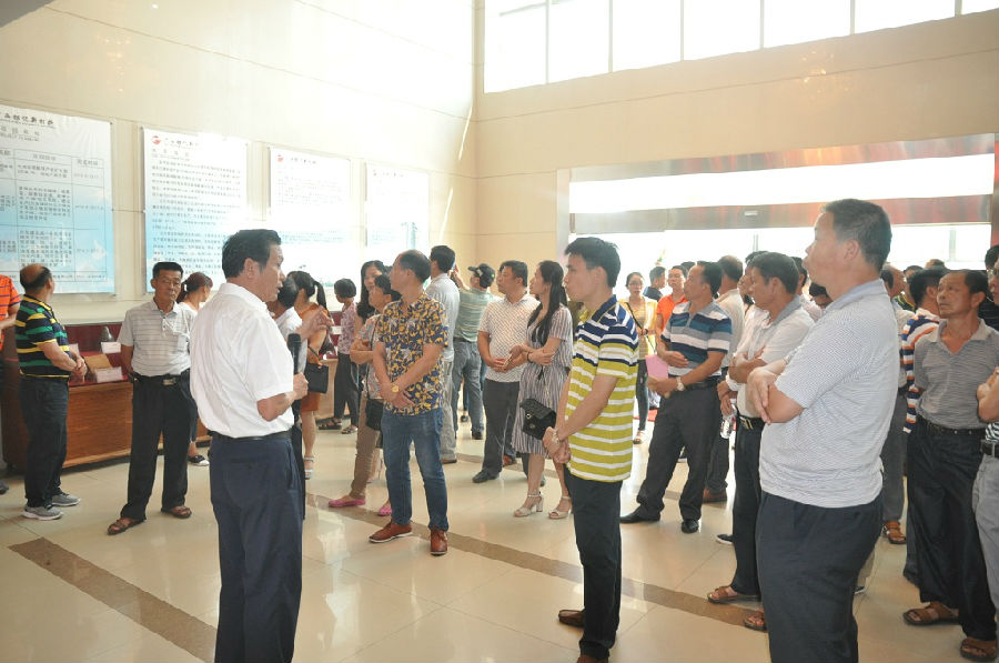 亞山鎮黨委書記帶領市縣鎮人大代表一行到我司調研 