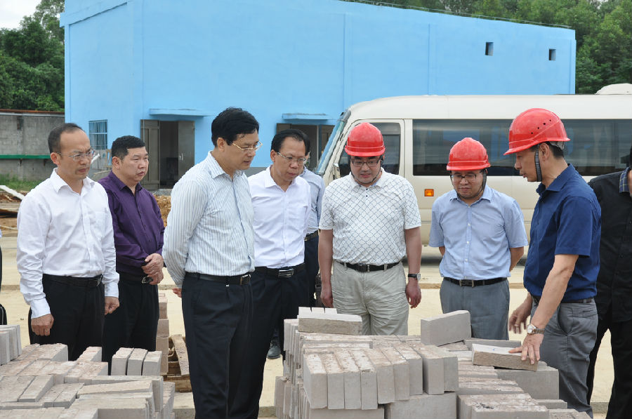 廣西壯族自治區黨委常委、玉林市委書記莫恭明調研企業環境保護工作
