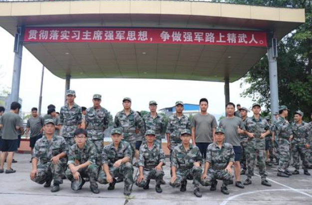 保衛祖國的戰斗隊，建設祖國的排頭兵