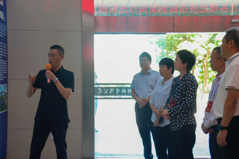 玉林市政協常委視察團一行蒞臨廣西銀億視察指導